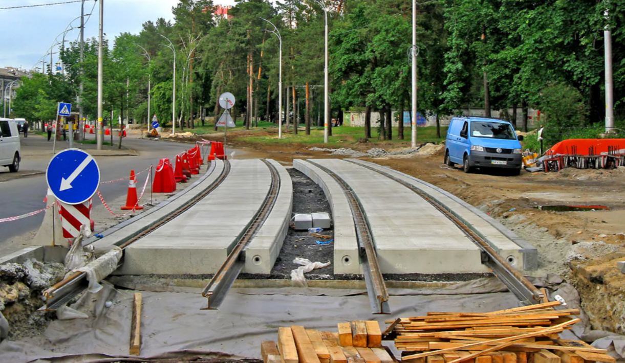 У Києві не завершать реконструкцію трамвайних колій на вулиці Алматинській, на ДВРЗ у 2023 році.