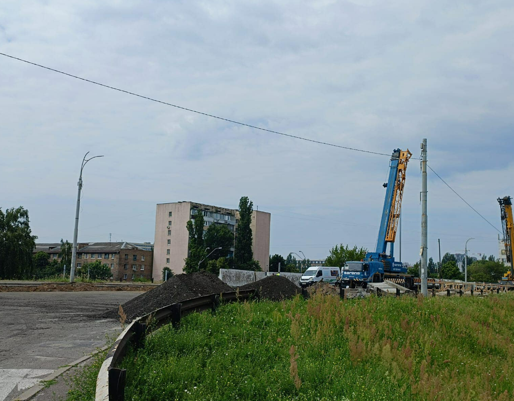 У Києві триває реконструкція Дегтярівського шляхопроводу, демонтували балки