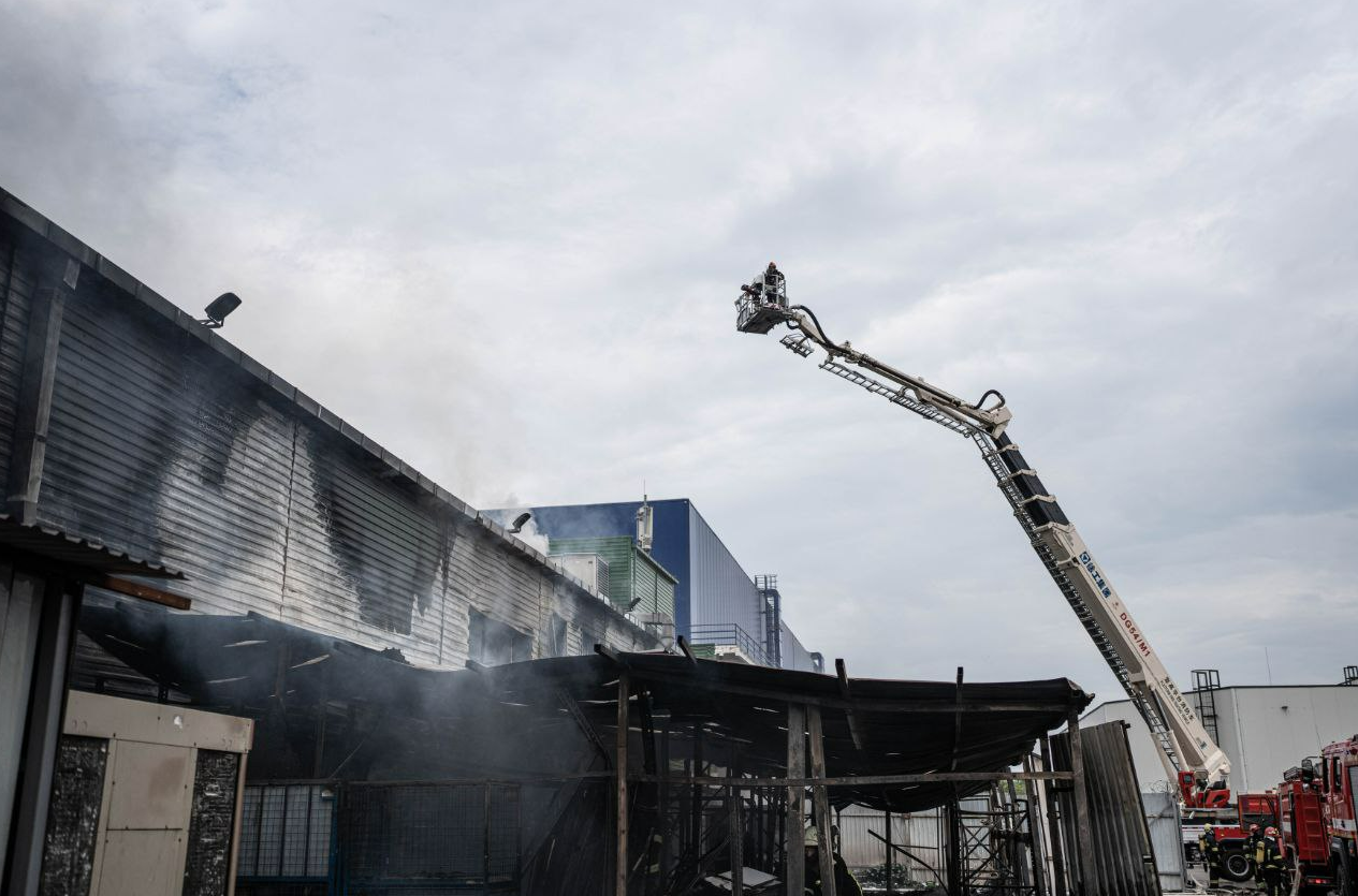 На Оболоні в суботу горів склад біля Епіцентру у Києві