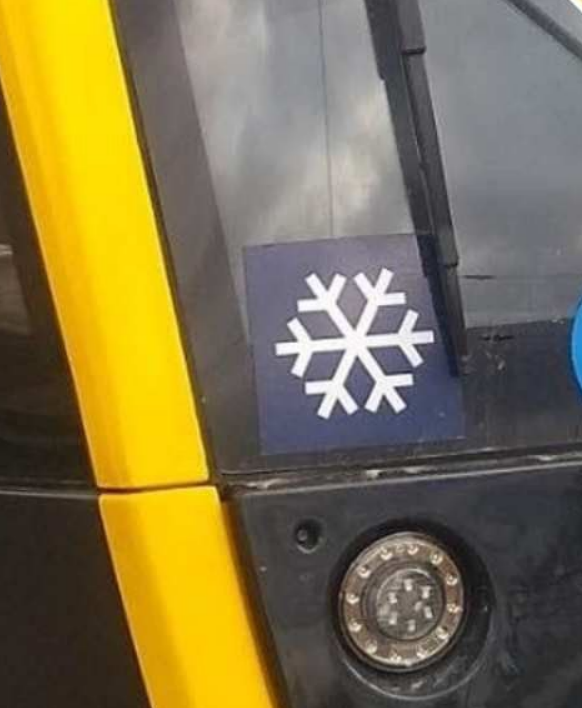 Як розпізнати, в якому громадському транспорті Києва є кондиціонер: як виглдає значок кондиціонера