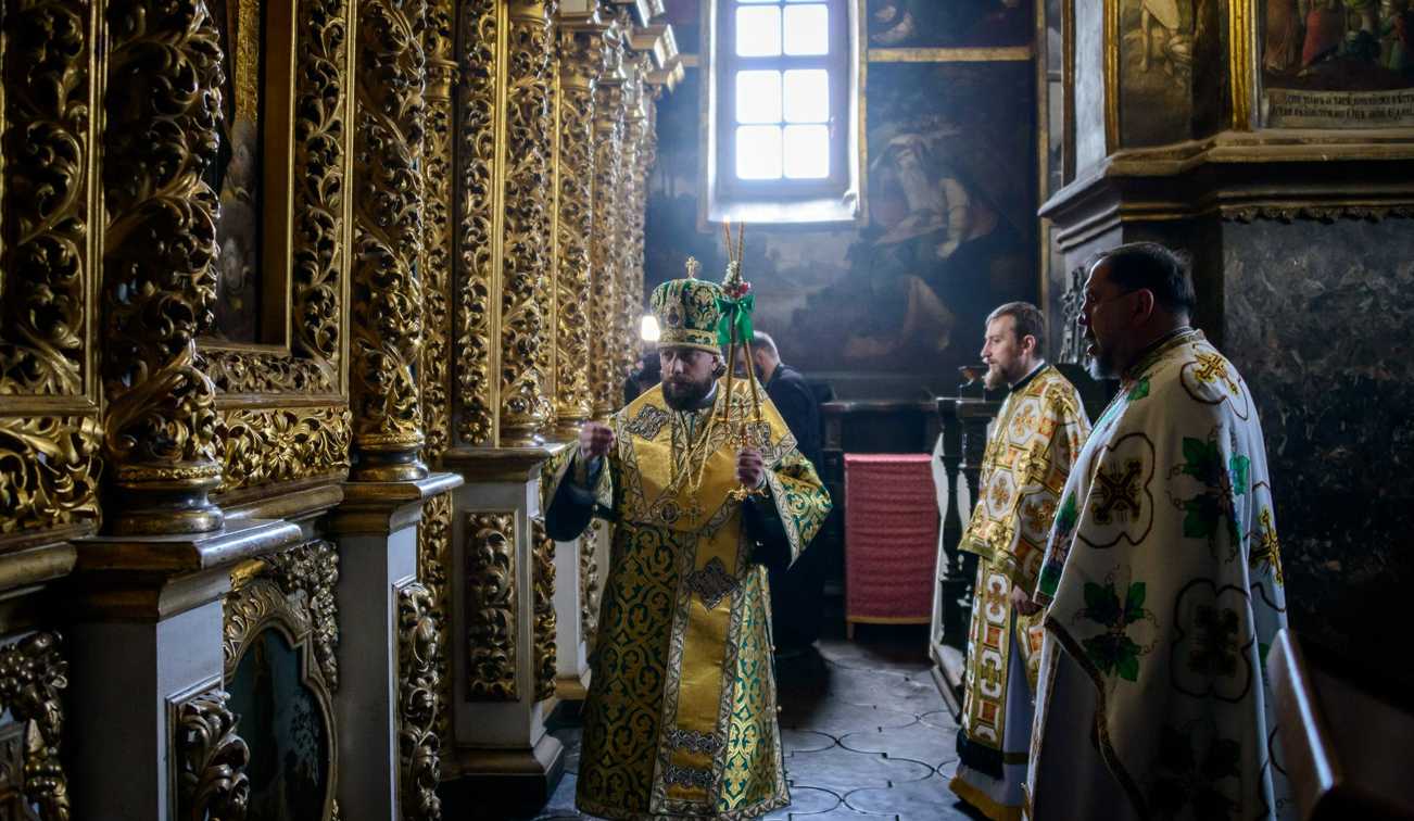 24 червня ПЦУ вперше провела літургію в Троїцькій надбрамній церкві Києво-Печерської Лаври: фото