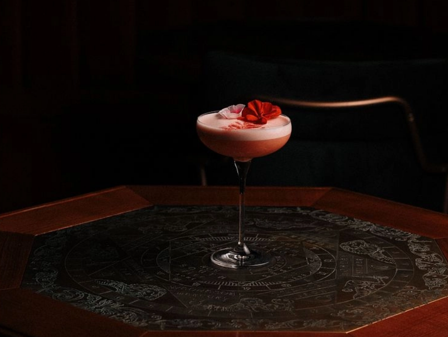 Де випити джин та джин-тонік у Києві: бар Alchemist Bar