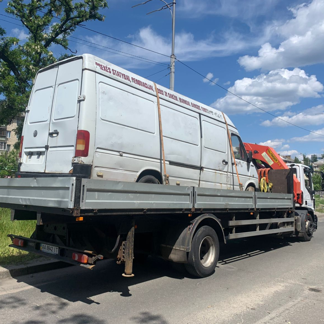 Скільки незаконних елементів благоустрою демонтували у Києві в травні 2025 року: подробиці