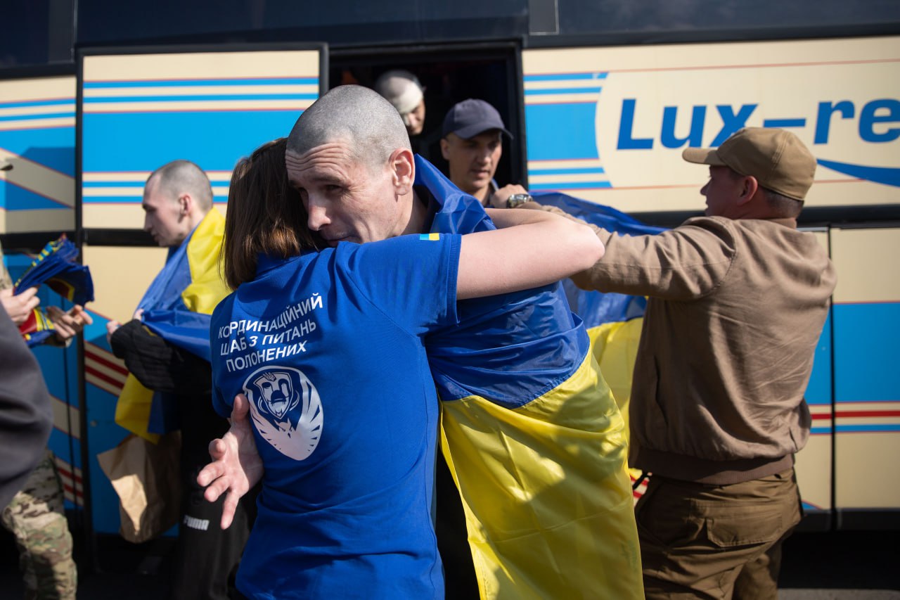 З російського полону повернули важкопоранених і хворих військових: фото