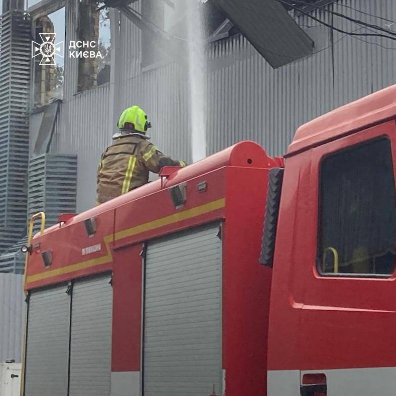 У Києві завершили ліквідацію наслідків масованого обстрілу 10 червня: фото
