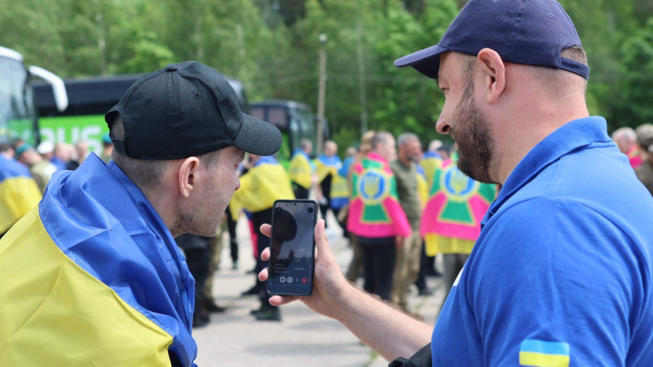 Відбувся ще один етап обміну важкопоранених та хворих полонених: фото