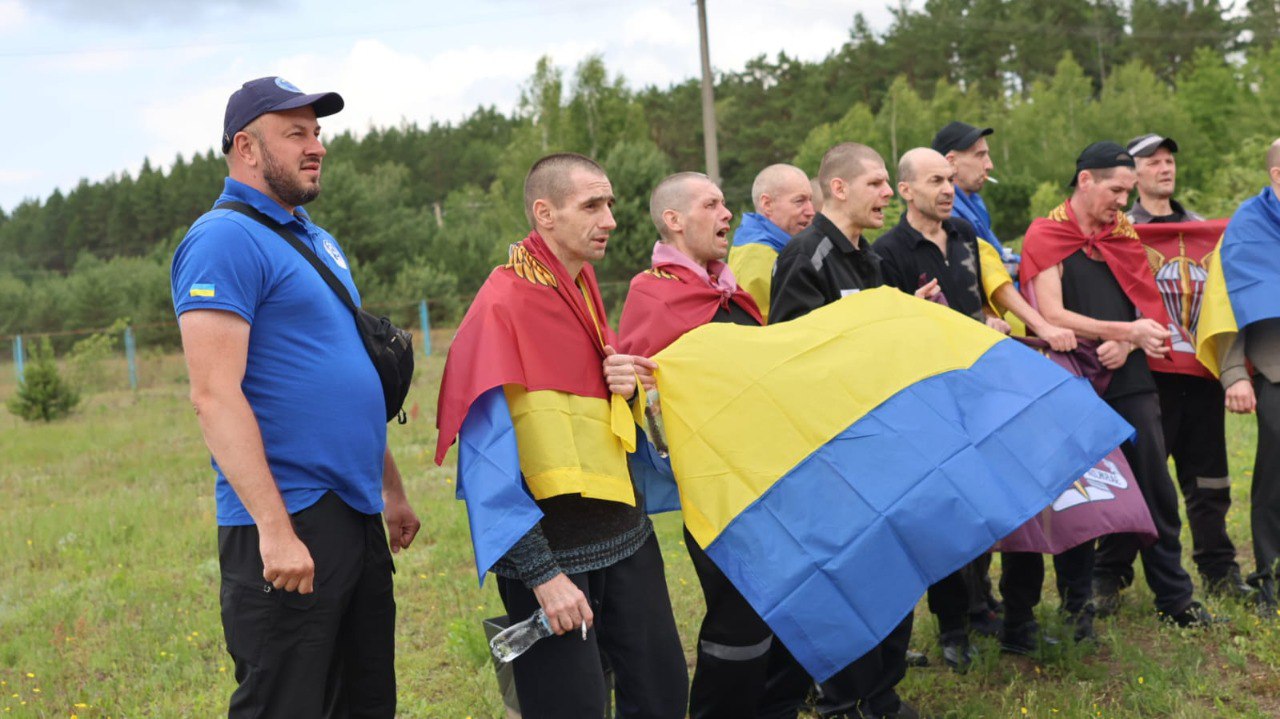 Відбувся ще один етап обміну важкопоранених та хворих полонених: фото