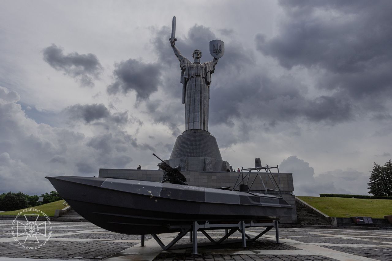 СБУ передала Музею війни у Києві один із морських дронів Sea Baby: фото