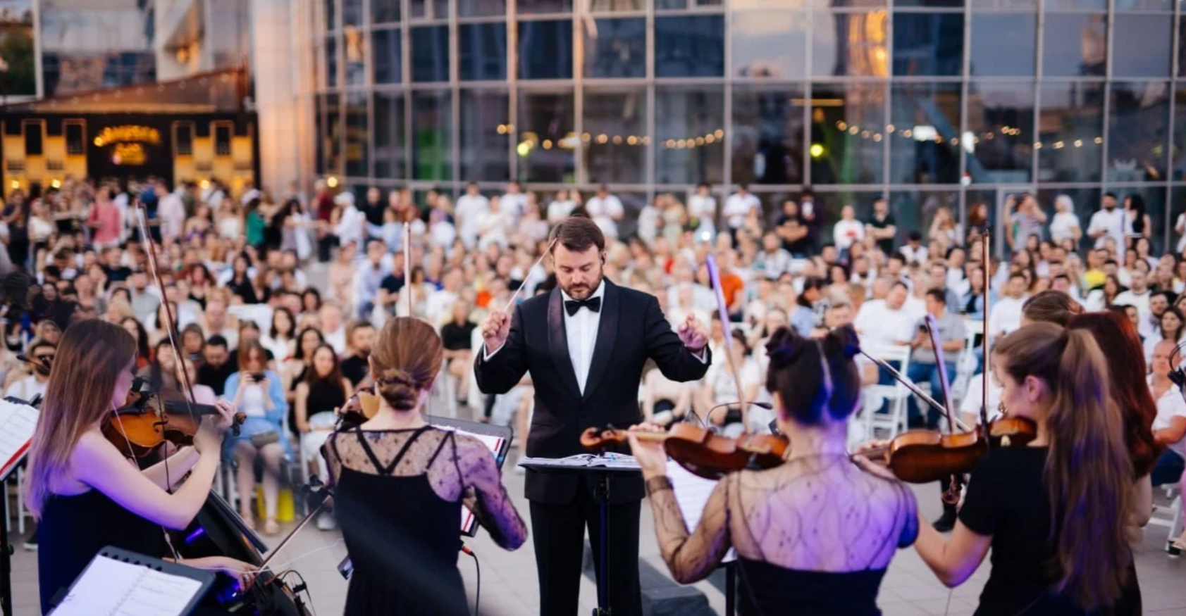 Cимфонічний оркестр GosOrchestra на терасі Gulliver
