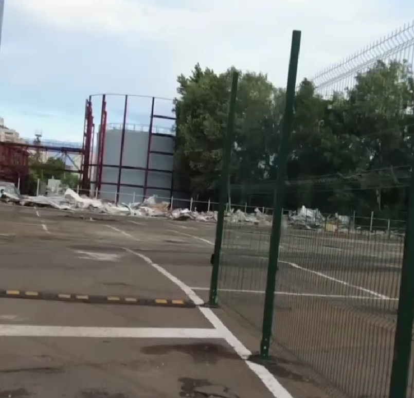 На місці демонтованого ринку біля Центрального вокзалу в Києві облаштували парковку