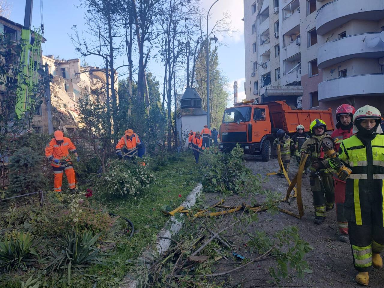 Через нічний масований обстріл у Києві пошкоджена транспортна інфраструктура: деталі