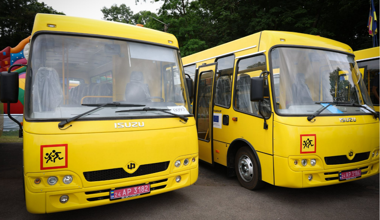 Сім громад Київщини отримали нові шкільні автобуси: подробиці