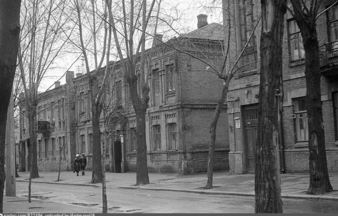 На Лук'янівці виставили на продаж один з найстаріших будинків: що відомо