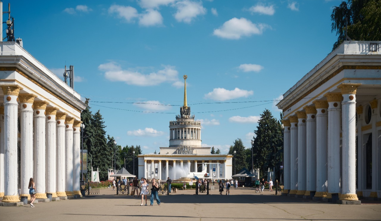 Емоції, творчість і багато кольорів: на ВДНГ стартує літній сезон