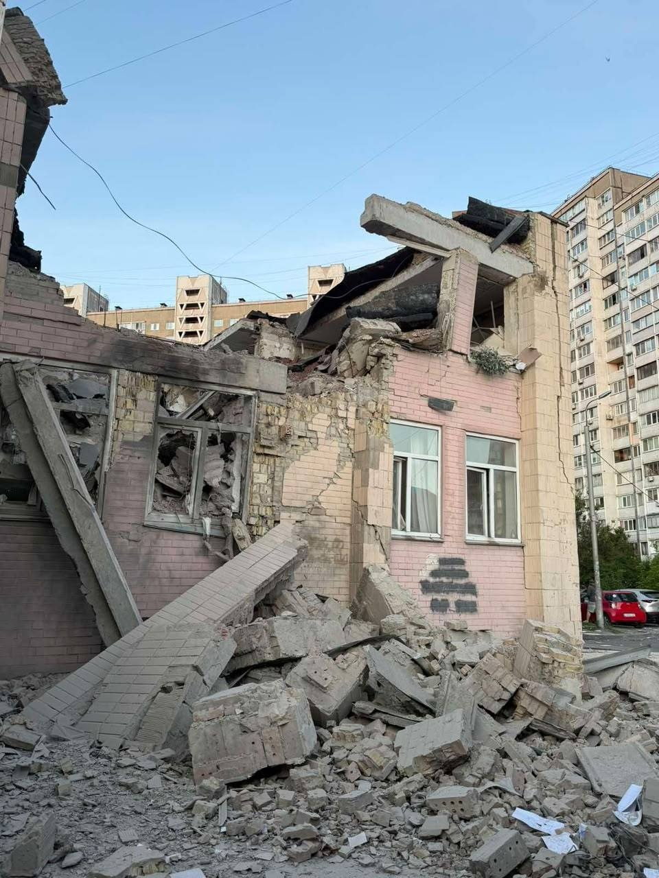 5 медзакладів пошкоджені у Києві внаслідок масованого нічного удару 2 червня 2026 року