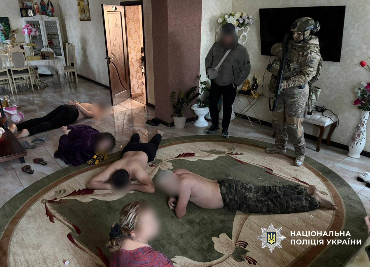 У Києві судитимуть групу псевдоворожок, які онлайн виманили у потерпілих 800 тис. грн