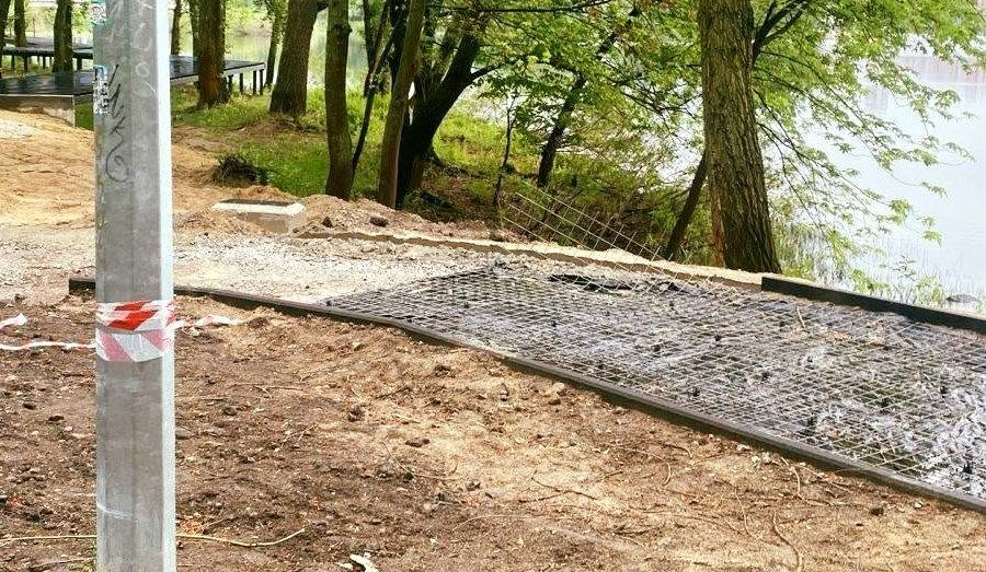 Біля Вільнюського скверу на Оболоні обмежили рух транспорту і пішоходів