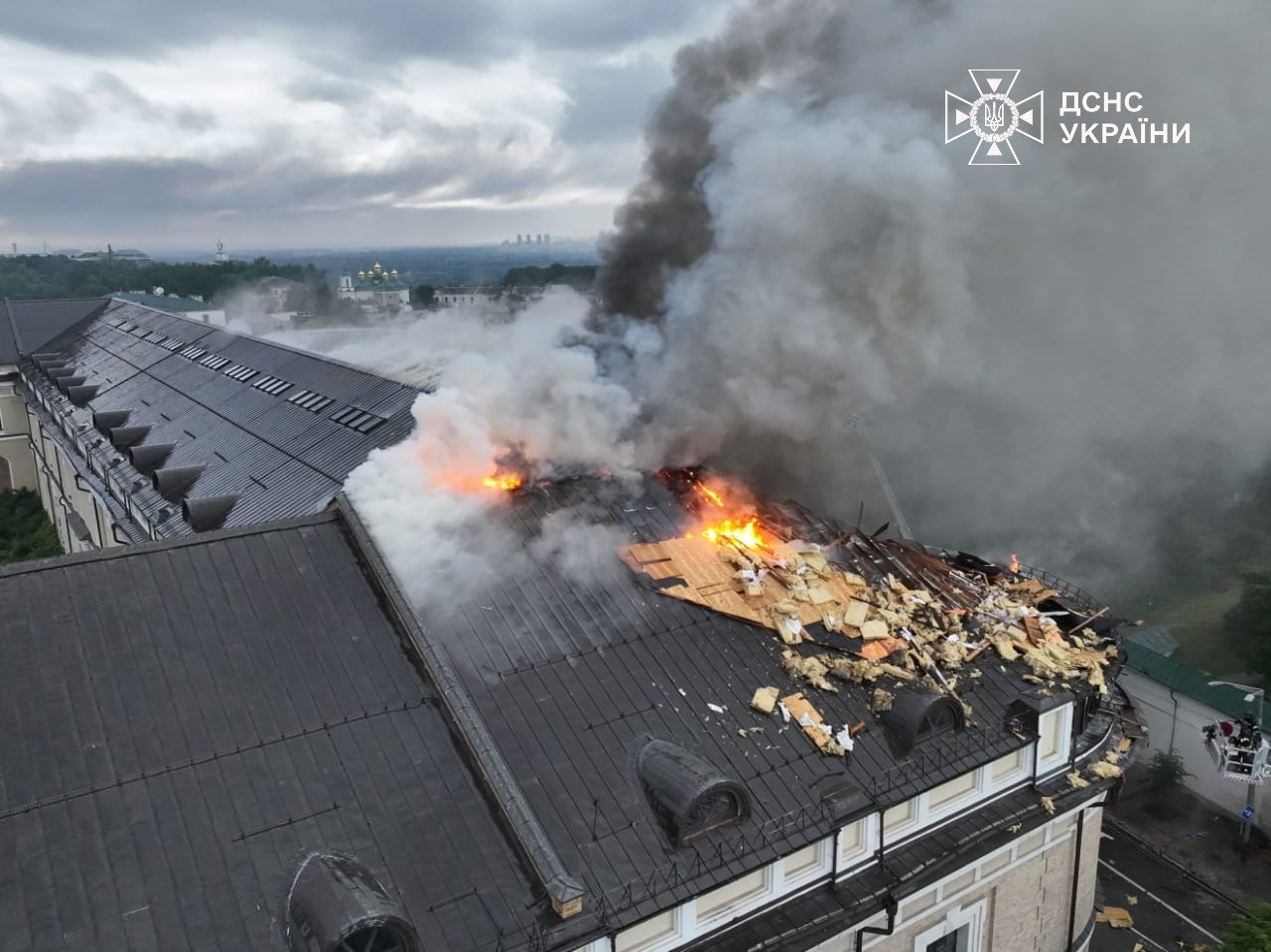 Фото: ДСНС Києва Удар по Києво-Печерській лаврі та четверо загиблих: наслідки обстрілу 15 червня 2026 року