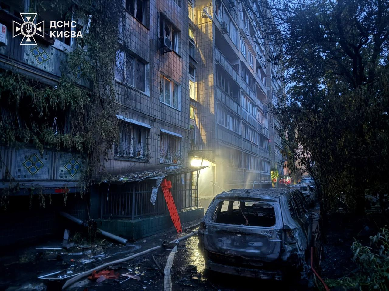 Фото: ДСНС Києва Удар по Києво-Печерській лаврі та четверо загиблих: наслідки обстрілу 15 червня 2026 року