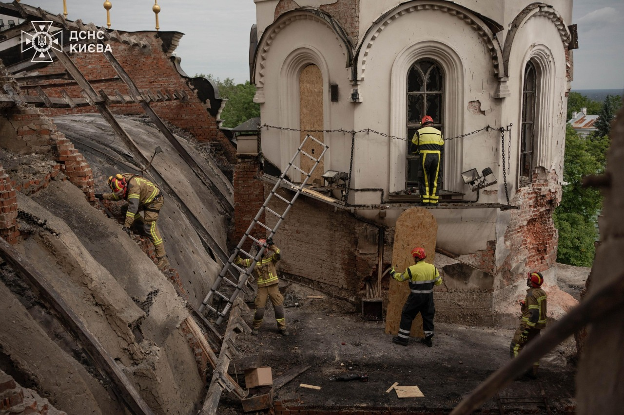 Греція готова допомогти з відновленням Києво-Печерської лаври