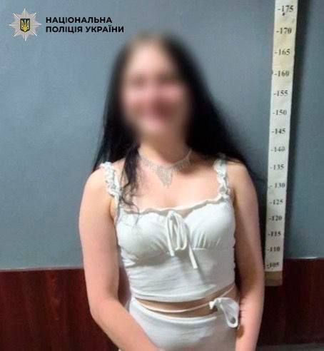 20-річна киянка вибили двері магазину, бо їй відмовилися продавати алкоголь: подробиці