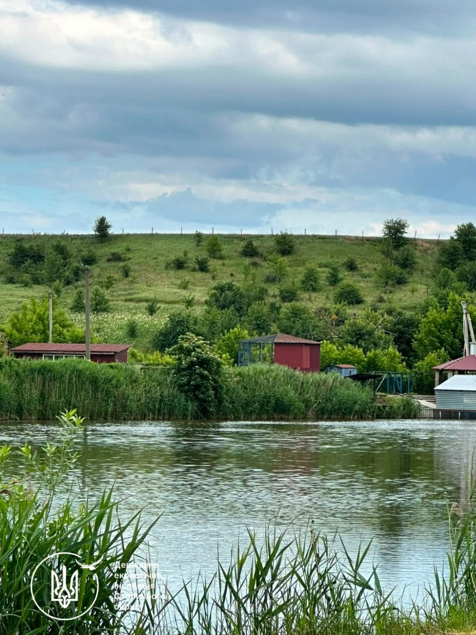 Стихійні звалища та скид відходів у річку: у Василькові на Київщині екологічна криза