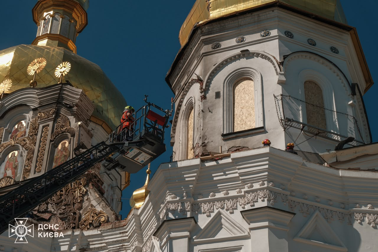 У Києво-Печерській лаврі завершили консервацію даху Успенського собору: фото