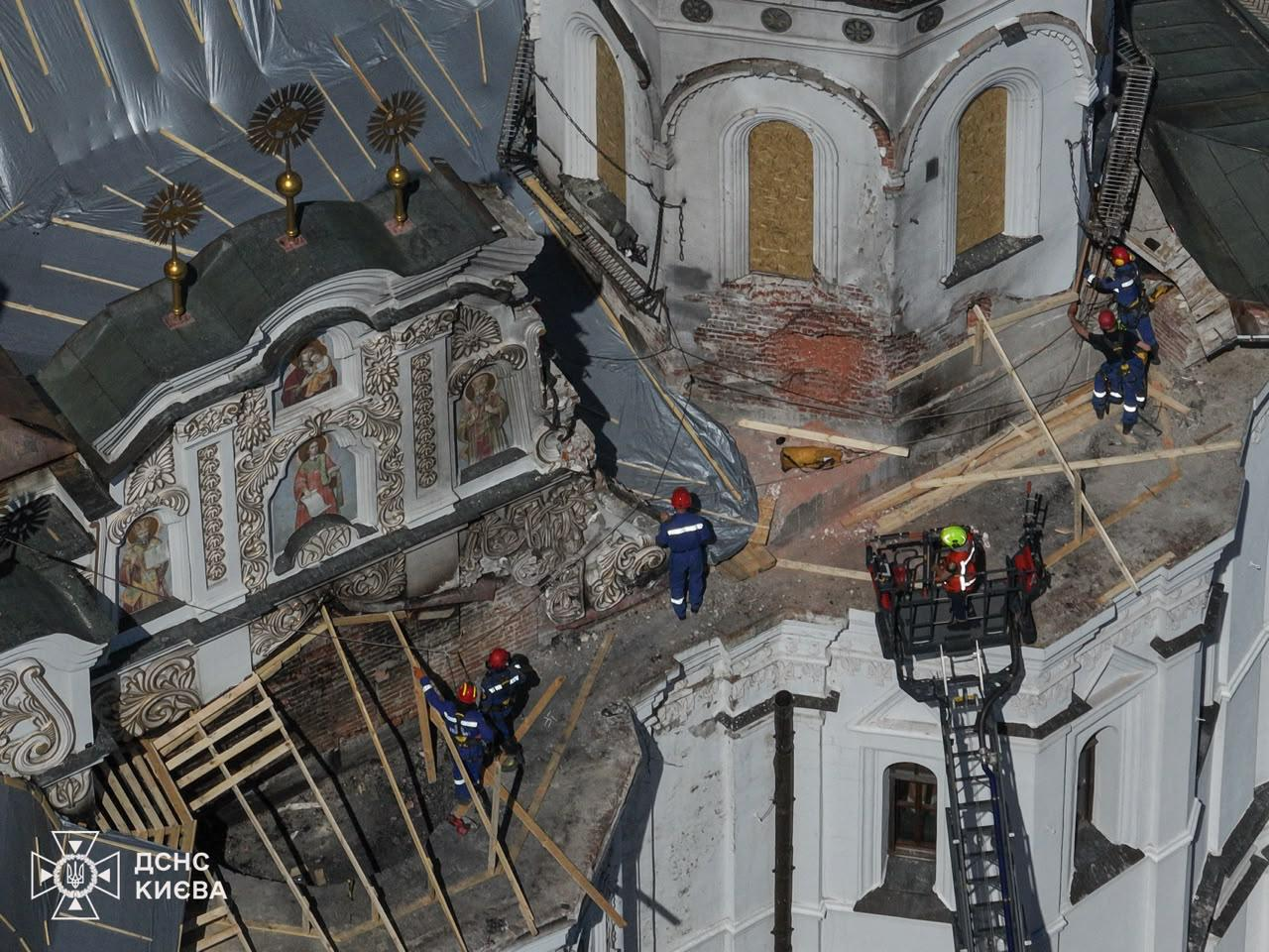 У Києво-Печерській лаврі завершили консервацію даху Успенського собору: фото