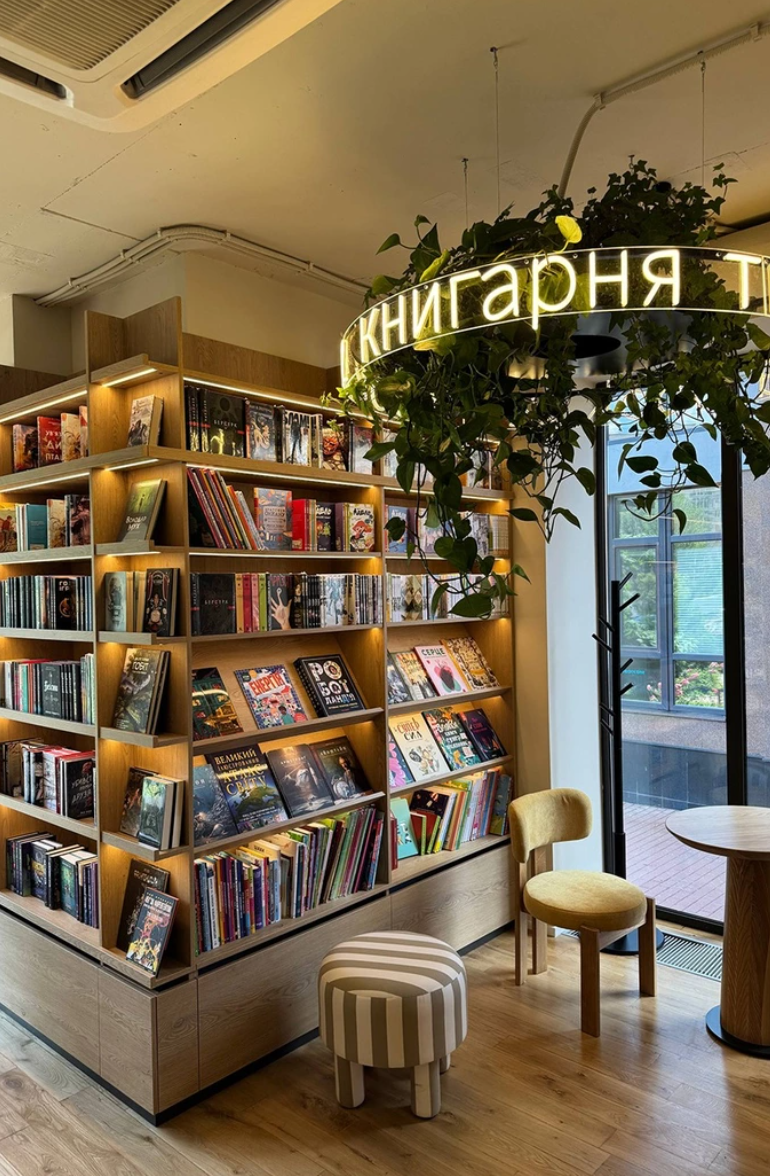 Книгарня-кав'ярня мережі Book.ua на Оболоні
