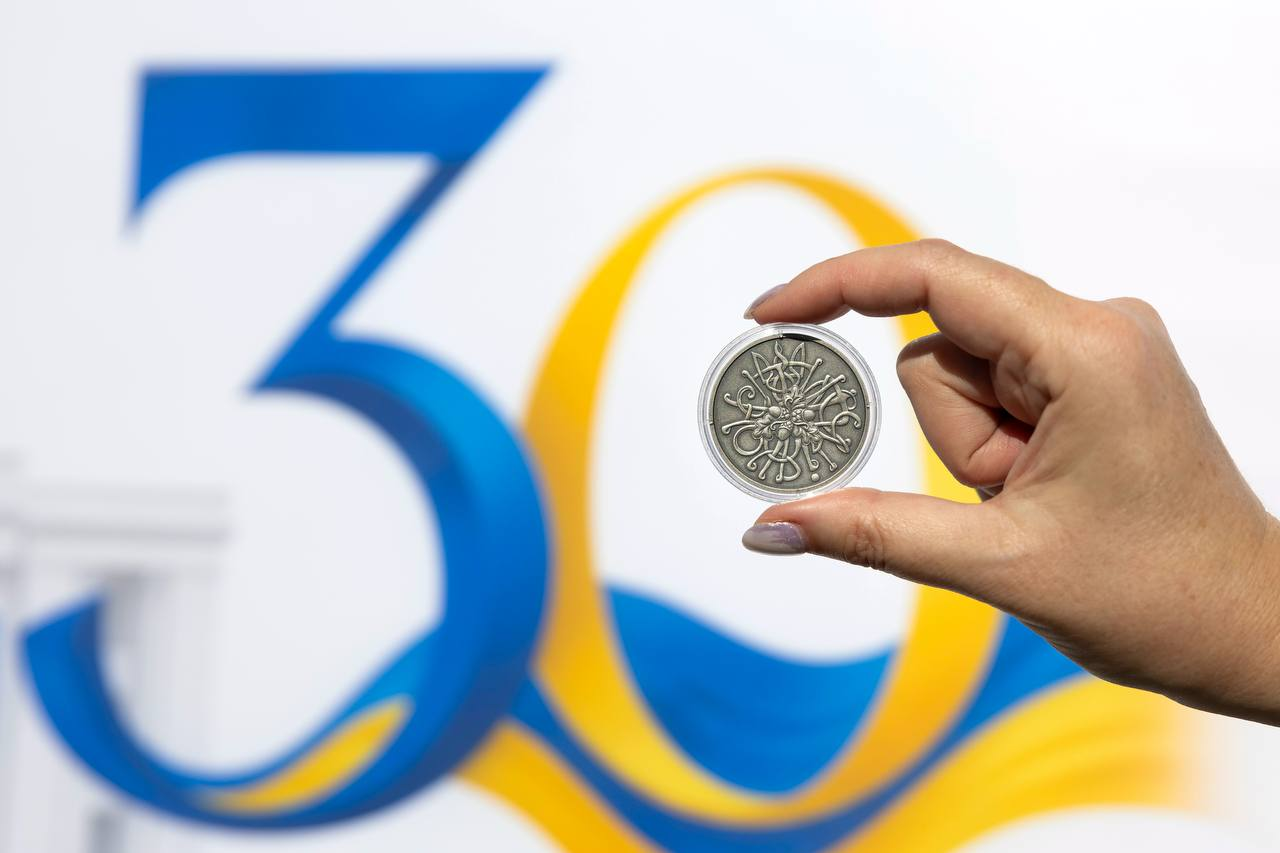 Нацбанк ввів у обіг нову пам'ятну монету до 30-річчя Конституції України