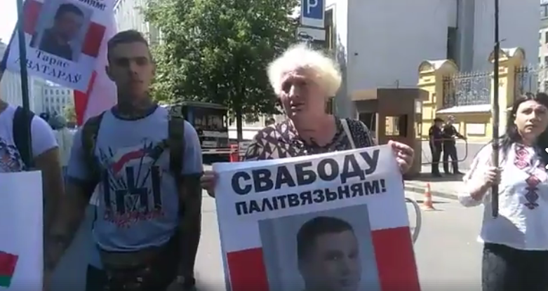 В Києві білоруси вимагають від Лукашенка звільнити бійця АТО (фото, відео)