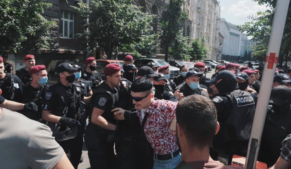 Β«Π Π΅ΠΉΠ²Π°Ρ
ΠΡΠ°ΠΉΠ΄Β» Π² ΠΠΈΠ΅Π²Π΅: ΠΏΡΠΎΡΠΈΠ²Π½ΠΈΠΊΠΈ Π°ΠΊΡΠΈΠΈ ΠΏΡΠΎΡΠ²Π°Π»ΠΈΡΡ ΠΏΠΎΠ΄ ΠΠ ΠΈ ΡΡΡΡΠΎΠΈΠ»ΠΈ ΡΡΡΡΠΊΠΈ Ρ ΠΏΠΎΠ»ΠΈΡΠΈΠ΅ΠΉ