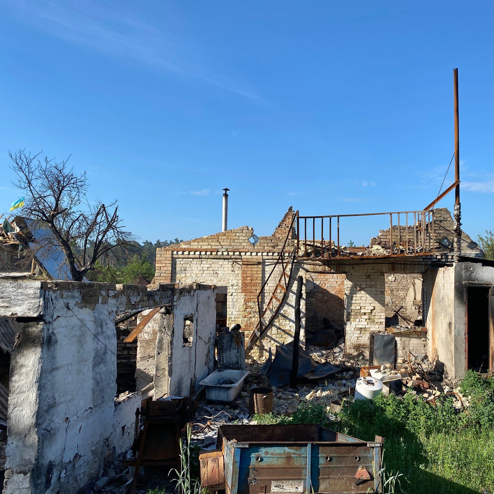 зруйновані сільські будинки