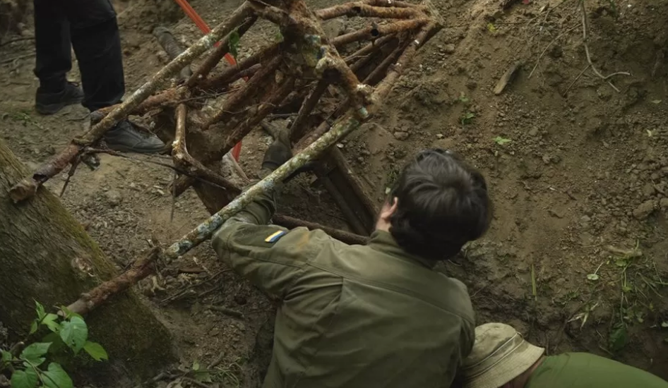 На Київщині розкопали британські літаки Ураган часів Другої світової війни