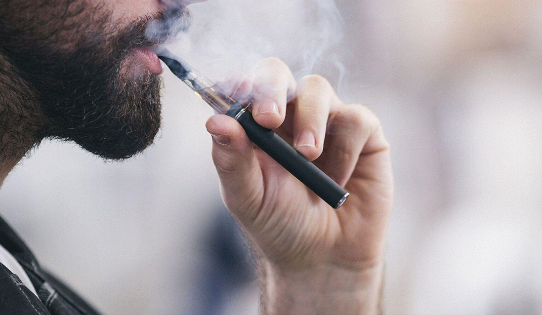 В Україні заборонили рекламу тютюнових виробів та продаж е-сигарет з добавками