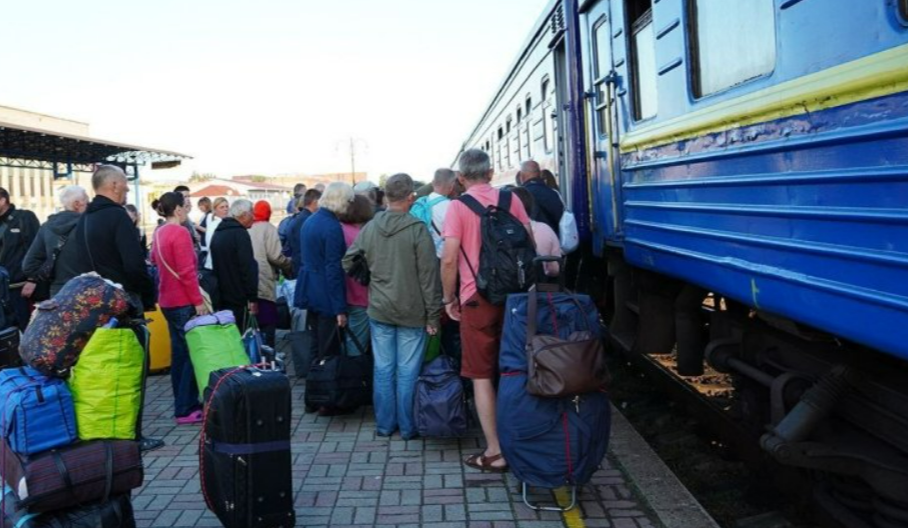 Укрзалізниця запустила евакуаційний потяг Суми-Київ: розклад