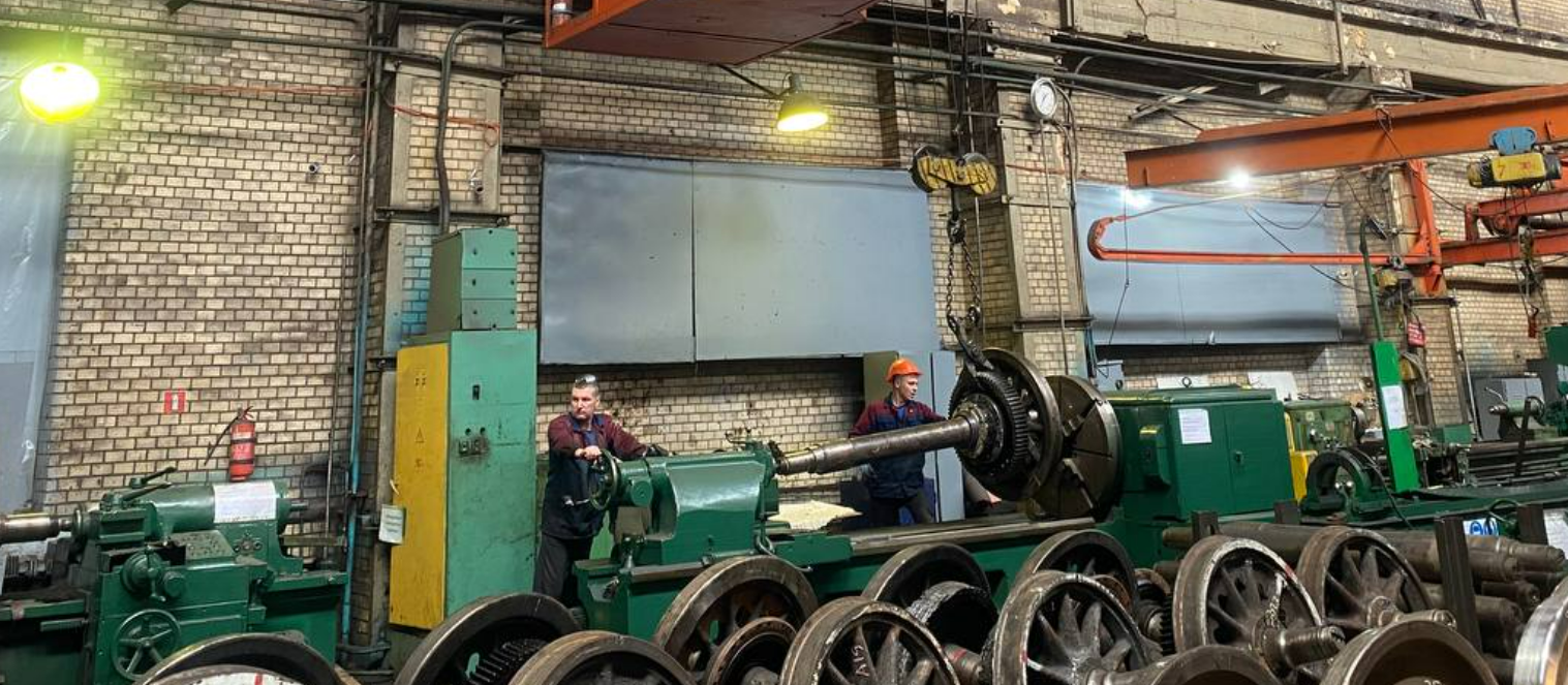 У Києві на заводі КЕВРЗ модернізують електропоїзди для всієї України: фото