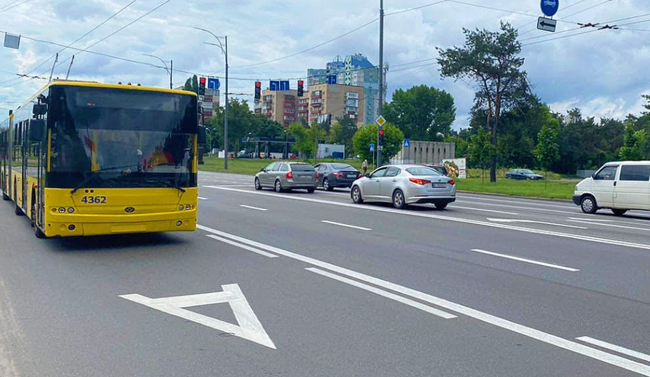 У Києві виділили нові смуги для громадського транспорту — адреси