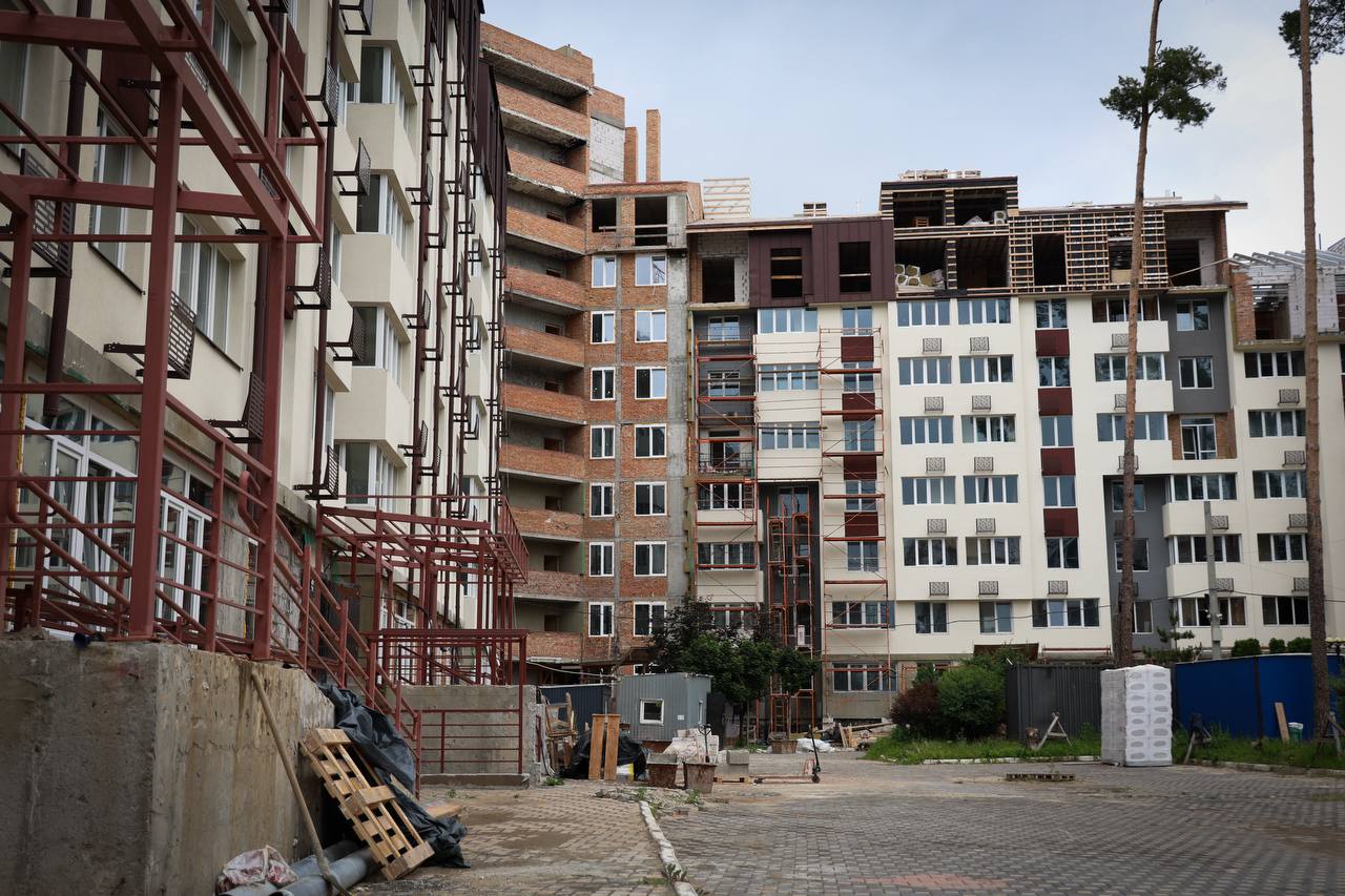 Відбудова Київщини: як відновлюють житло та інфраструктуру в Ірпені