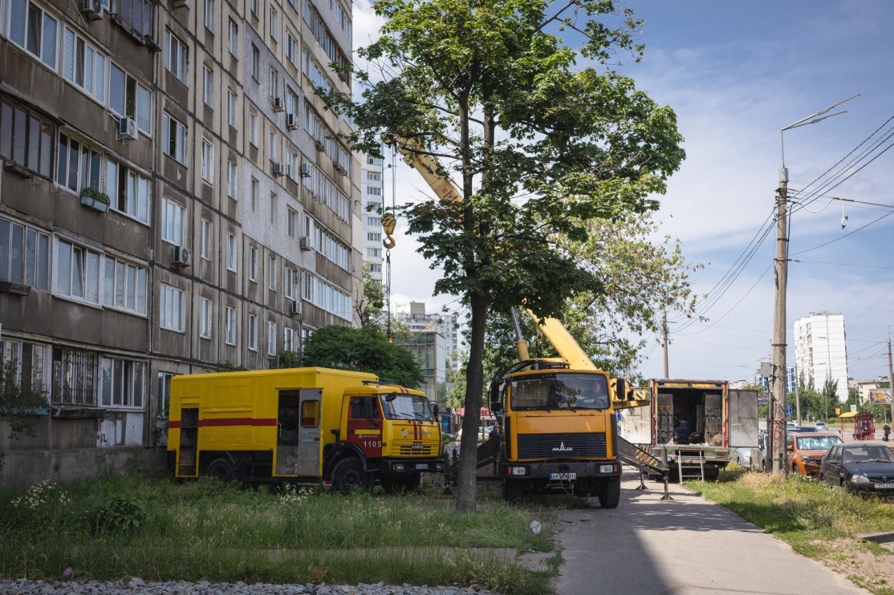У Дніпровському районі Києва відремонтували зношену магістральну тепломережу: фото