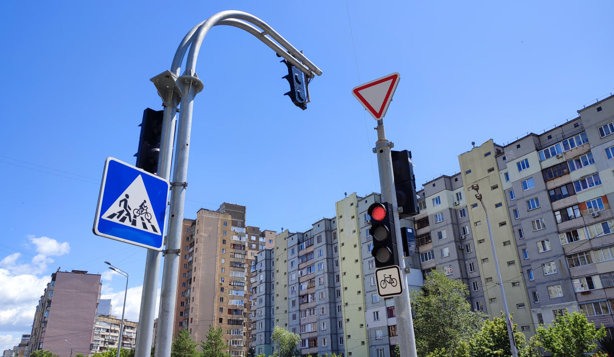 Новий світлофор з'явився на Милославській в Деснянському районі