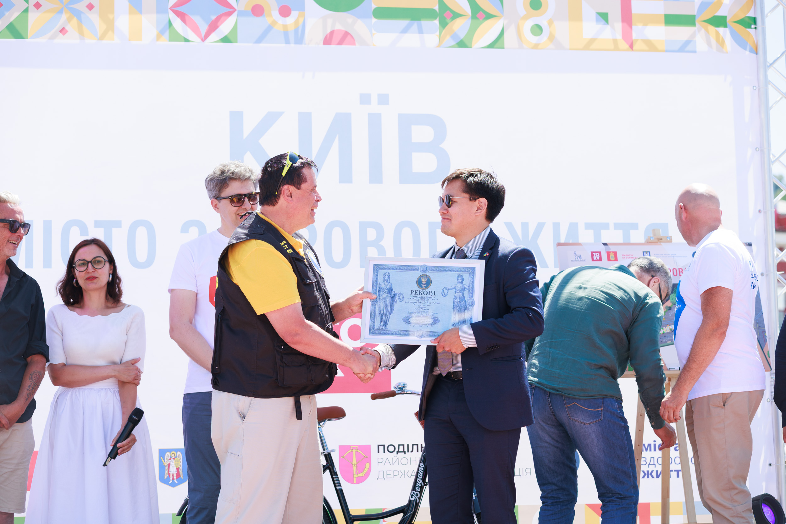 На Контрактовій площі у Києві відкрили сучасний простір для фізичної активності: фото