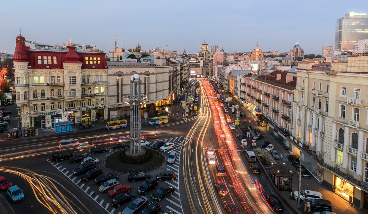 Створити природну лугову ділянку біля станції метро "Площа Українських Героїв": петиція