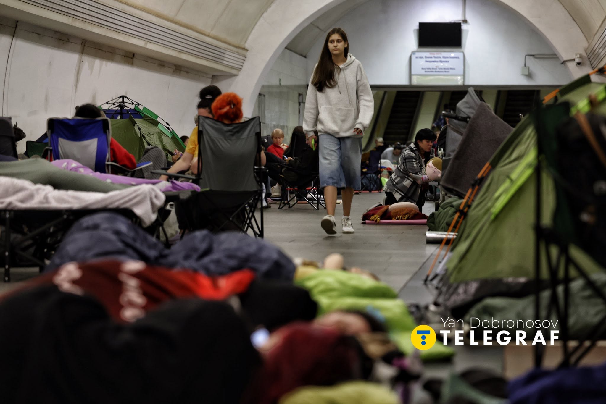 Майже 25 тисяч киян шукали укриття в метро під час нічного обстрілу