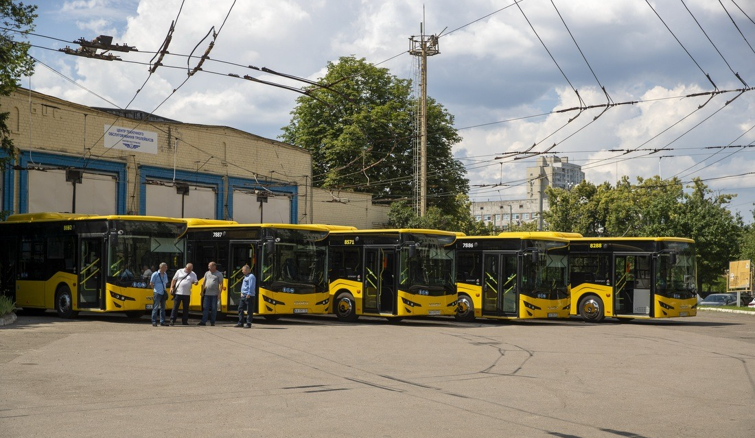 Рух столичних автобусів і тролейбуса змінять через ярмарки на вихідних: маршрути