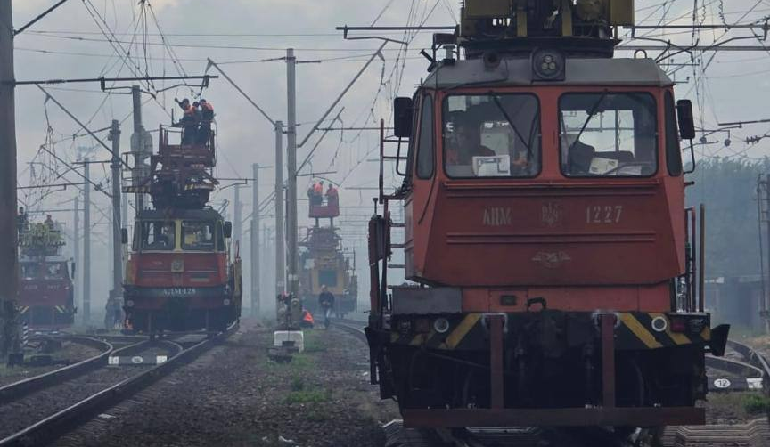 На Київщині відновили рух поїздів після масованого нічного обстрілу