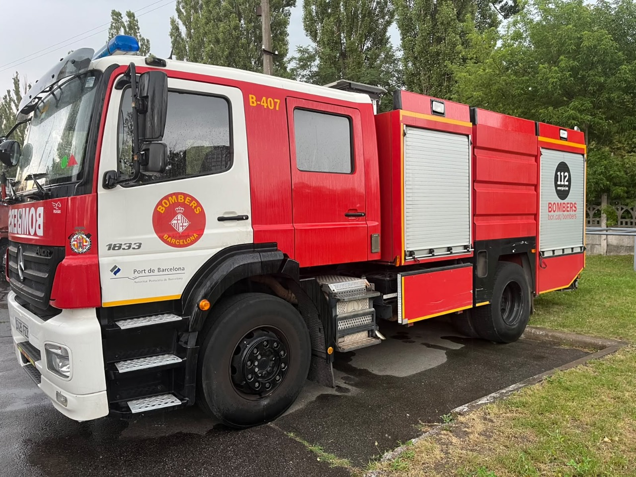 Барселона передала Києву пожежні автомобілі та генератори: подробиці
