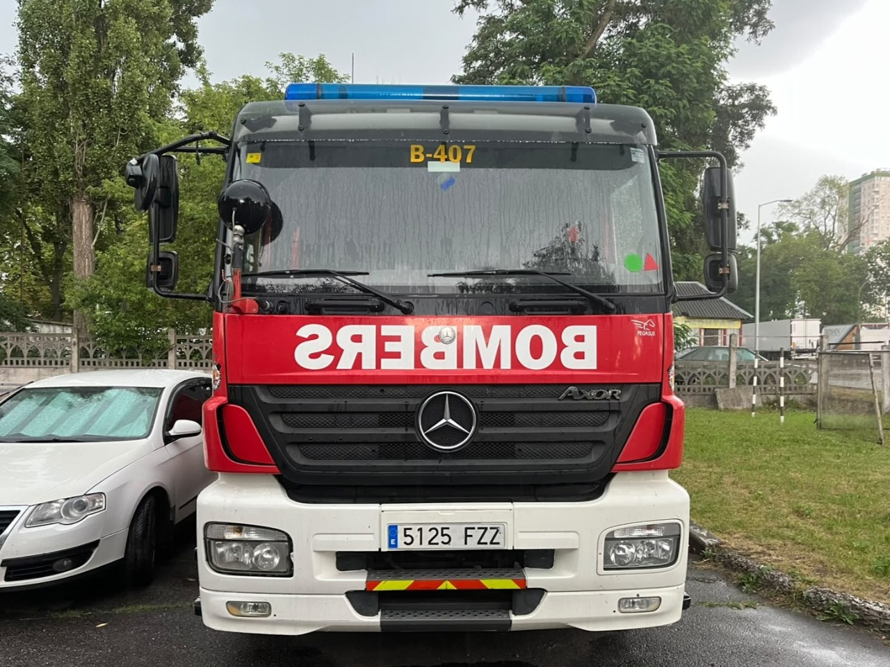 Барселона передала Києву пожежні автомобілі та генератори: подробиці