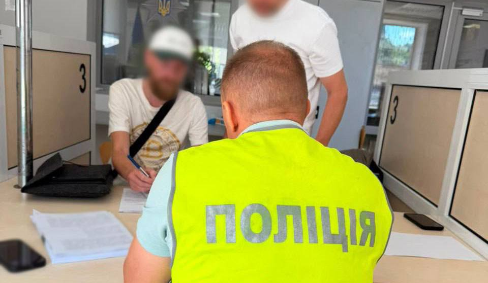 Зачинив собаку на балконі у спеку: киянину повідомили про підозру