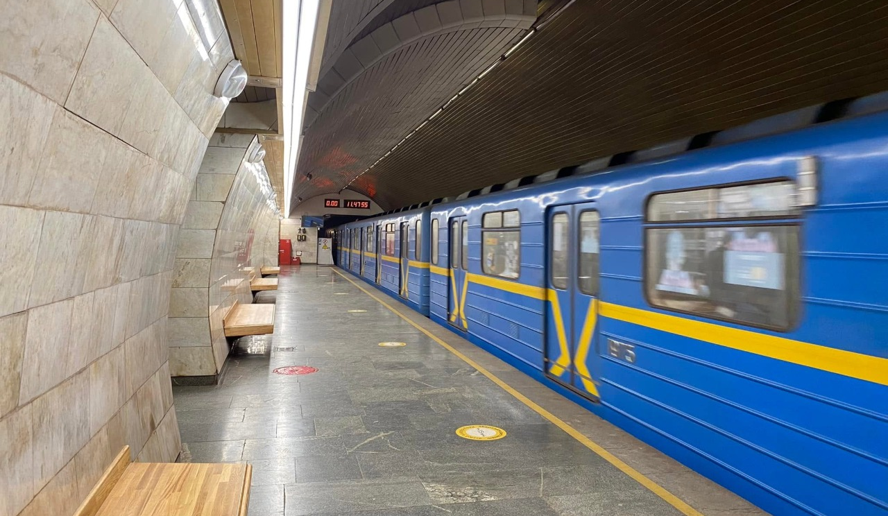 Чому поїзди київського метро не залишають на станціях на ніч: пояснення